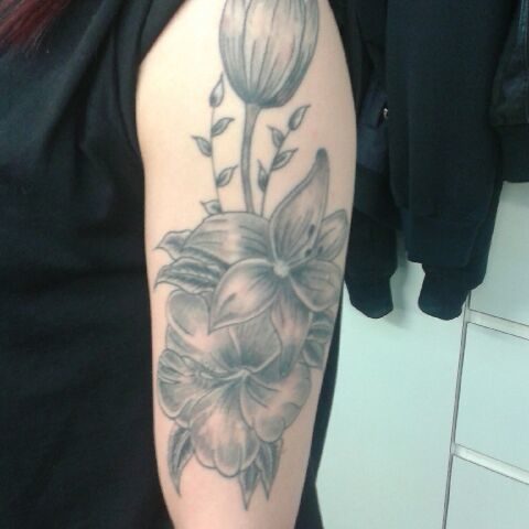 Bras tatoo fleurs