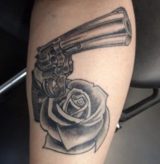 pistolet tatouage